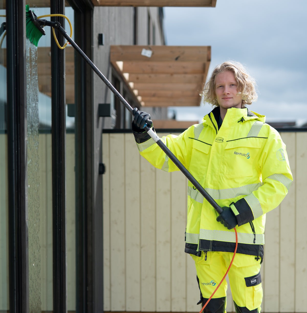 Vindusvask med rentvannssystem utført av Renhold 24